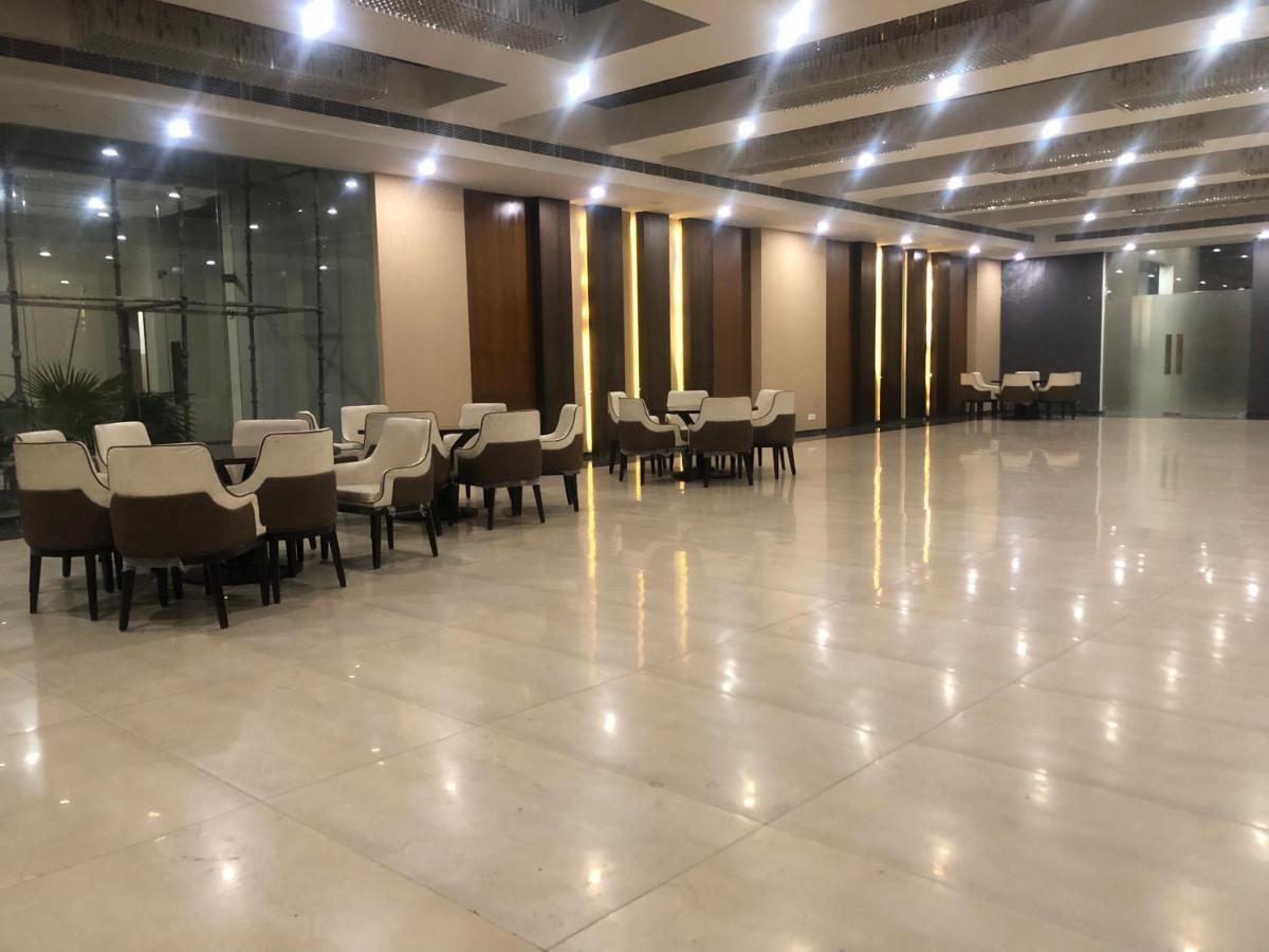 Downtown Delight Appartement Lucknow Buitenkant foto