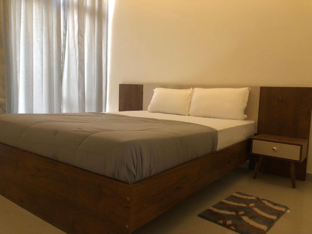 Downtown Delight Appartement Lucknow Buitenkant foto